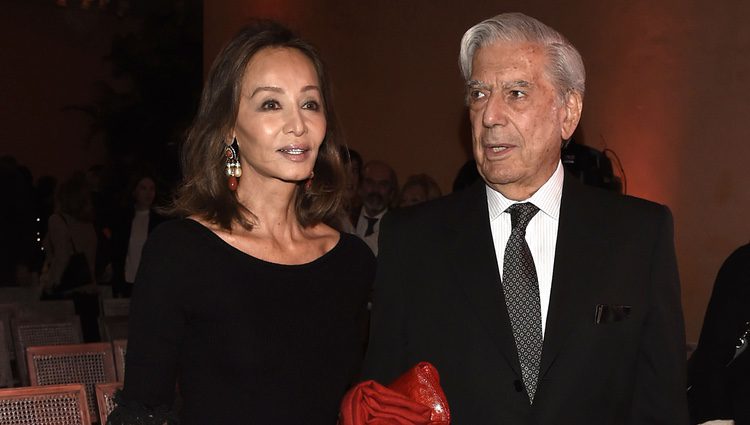 Isabel Preysler y Mario Vargas Llosa en la celebración del 25 aniversario del Museo Thyssen Bornemisza