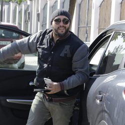 Kiko Rivera llegando a casa con una sonrisa tras las acusaciones de haber sido desleal a su mujer