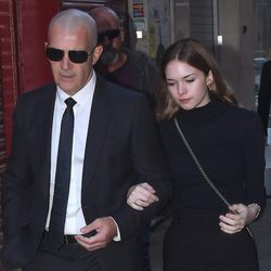 Antonio Banderas con su hija Stella en el funeral de su madre Doña Ana