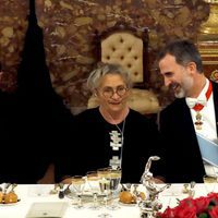 El Rey Felipe bromea con Nechama Rivlin en la cena de gala con motivo de la Visita de Estado del presidente de Israel