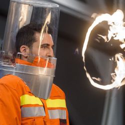 Miguel Ángel Silvestre durante un experimento de 'El Hormiguero'