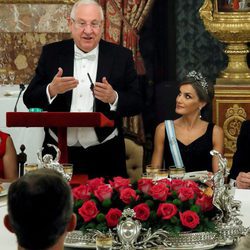 El presidente de Israel dando un discurso junto a la Reina Letizia en la cena de gala en el Palacio Real