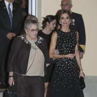 La Reina Letizia y Nechama Rivlin a su llegada a una cena en El Pardo