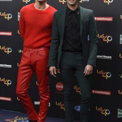 Javi Calvo y Javier Ambrossi en la alfombra roja de los 40 Principales Music Awards 2017