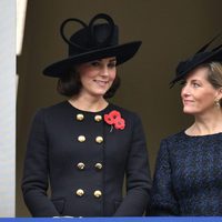 Kate Middleton y Sophie Rhys Jones en el Día del Recuerdo 2017