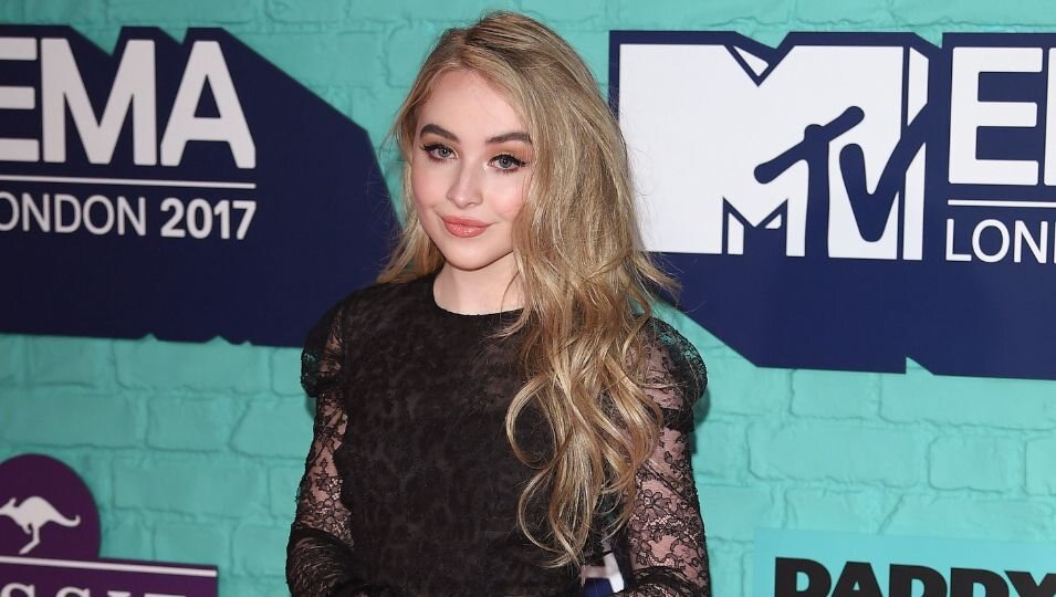 Sabrina Carpenter en los los MTV EMA 2017