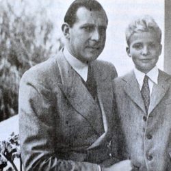 El Rey Juan Carlos de niño con su padre