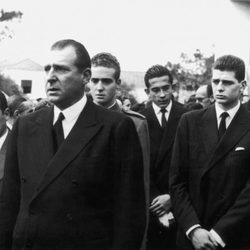 El Conde de Barcelona y el Rey Juan Carlos en el funeral del Infante Alfonso