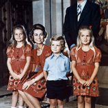 Los Reyes Juan Carlos y Sofía con sus hijos cuando eran pequeños