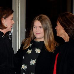 Carolina de Mónaco, Camille Gottlieb y Estefanía de Mónaco en el Teatro Princesa Grace