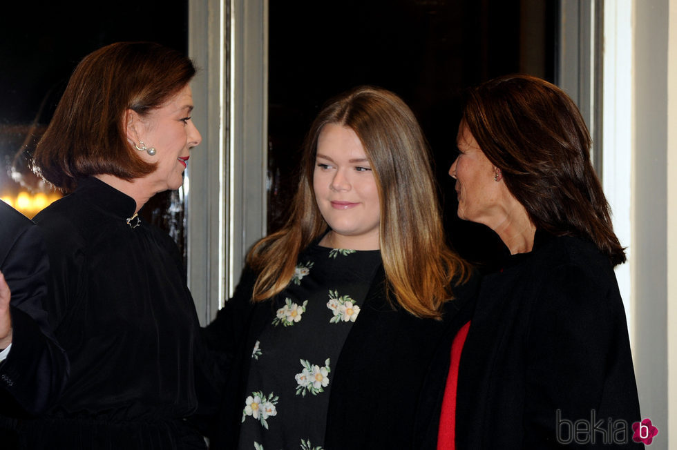 Carolina de Mónaco, Camille Gottlieb y Estefanía de Mónaco en el Teatro Princesa Grace