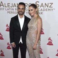 Luis Fonsi y Águeda López en la entrega del Premio Persona del Año 2017 de los Grammy Latinos