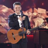 Alejandro Sanz agradeciendo el cariño recibido durante su actuación en la entrega del Premio Persona del Año 2017 de los Grammy Latinos