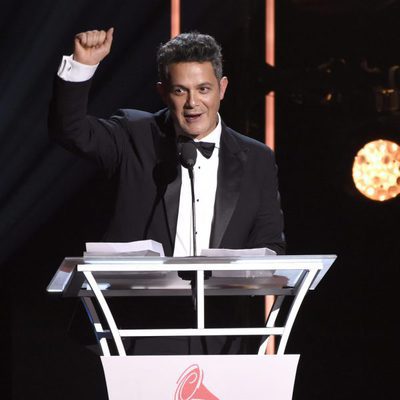 Alejandro Sanz recibe el Premio Persona del Año 2017 de los Grammy Latinos