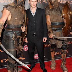 Joseph Morgan en el estreno de 'Los Inmortales' en Los Ángeles