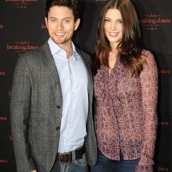 Jackson Rathbone y Ashley Greene promocionan 'Amanecer' en Atlanta