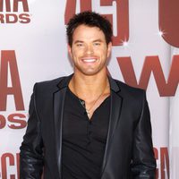 Kellan Lutz en los CMA Awards 2011