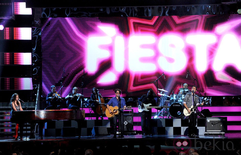 Actuación de Álex Ubago, Lena y Jorge en los premios Grammy Latino 2011