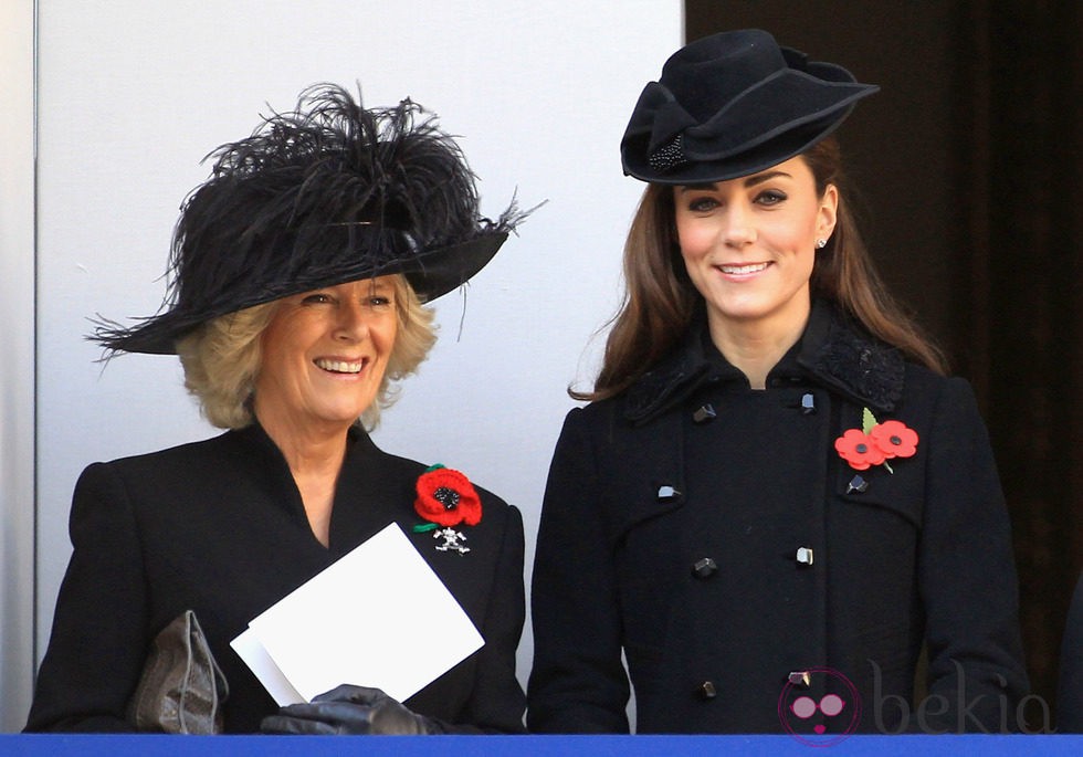 Camilla Parker Bowles y Kate Middleton en un acto para recordar a los caídos