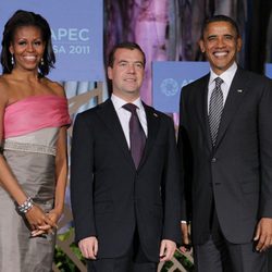 Michelle Obama, Dimitri Medvedev y Barack Obama en la cumbre APEC en Hawai