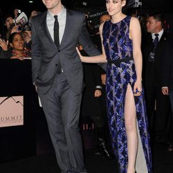 Robert Pattinson y Kristen Stewart en el estreno de 'Amanecer. Parte 1' en Los Ángeles