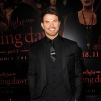 Kellan Lutz en el estreno de 'Amanecer. Parte 1' en Los Ángeles