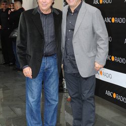 Joan Manuel Serrat y Carlos Sobera en los Premios Protagonistas 2011