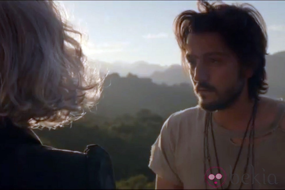 Diego Luna en el videocliop de 'The One That Got Away'