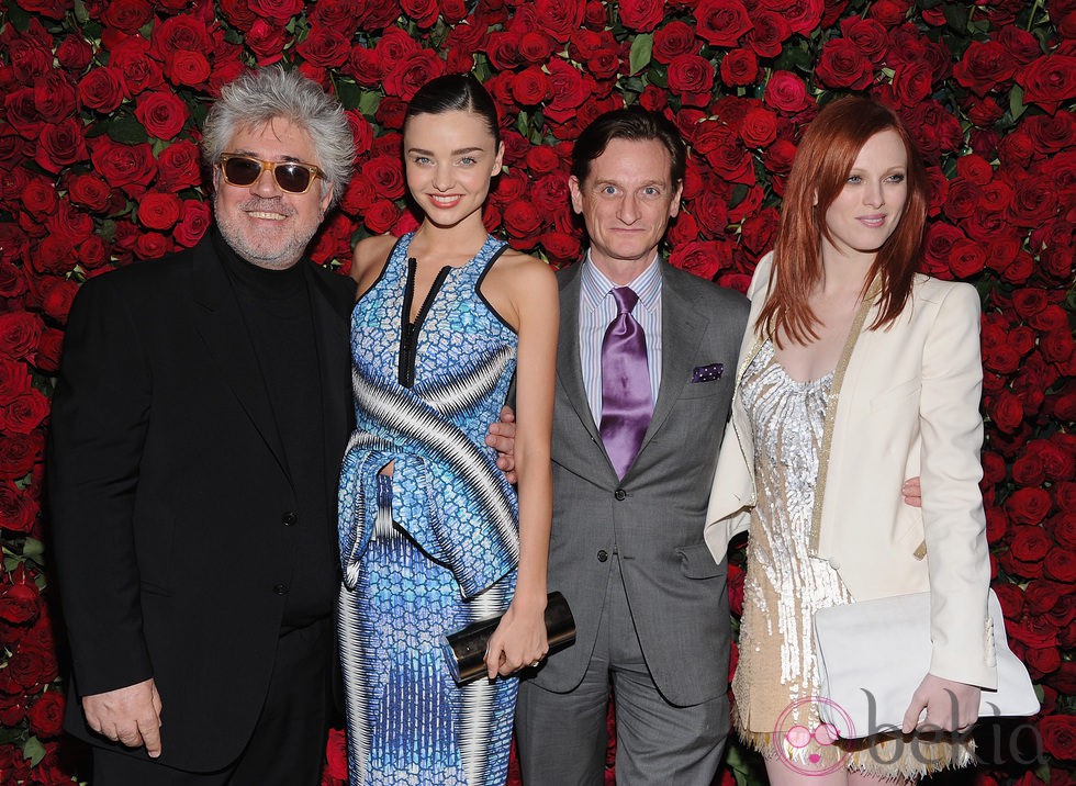 Pedro Almodóvar, Miranda Kerr, Hamish Bowles y Karen Elson en el homenaje a Pedro Almodóvar