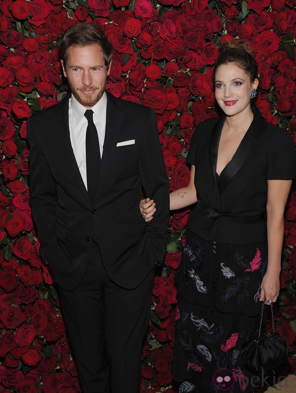 Drew Barrymore y Will Kopelman en el homenaje a Pedro Almodóvar en el MoMA