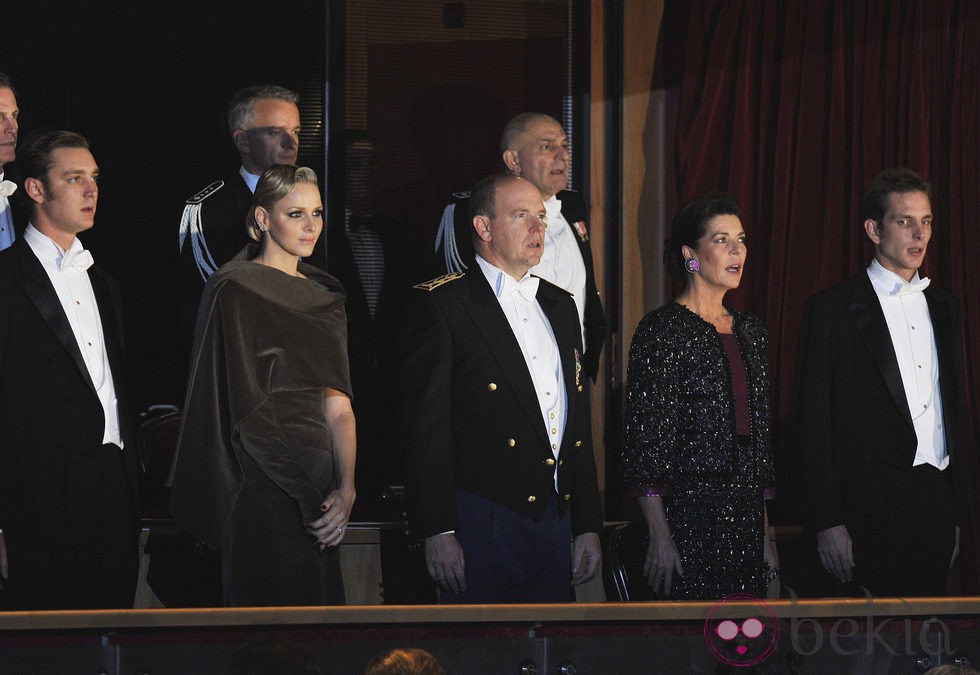 Alberto, Charlene y Carolina de Mónaco y Andrea y Pierre Casiraghi en el Día Nacional de Mónaco