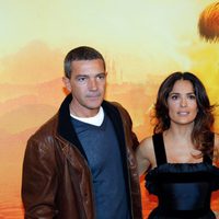 Antonio Banderas y Salma Hayek en la presentación de 'El gato con botas' en París