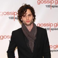 Penn Badgley en la fiesta de los 100 capítulos de Gossip Girl