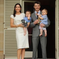 Federico y Mary de Dinamarca con sus mellizos en Australia