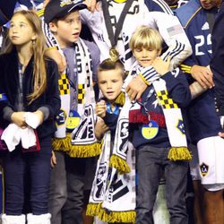 David Beckham junto a sus hijos celebrando el título de campeón de liga