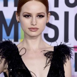 Madelaine Petsch en los American Music Awards 2017