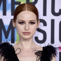 Madelaine Petsch en los American Music Awards 2017