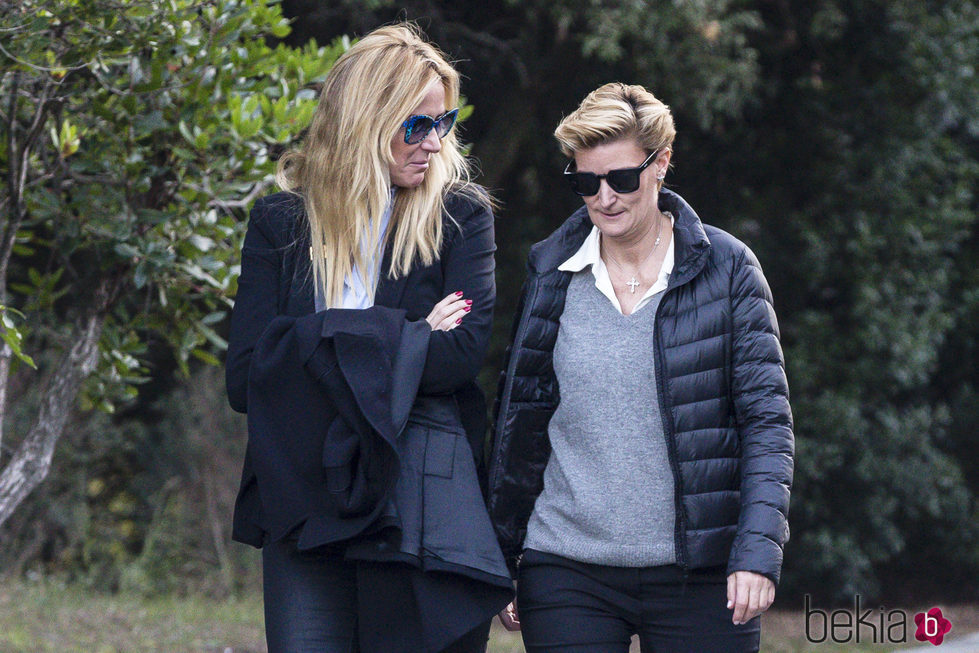 Alejandra Prat y María Zurita en el funeral de la madre de Susanna Griso