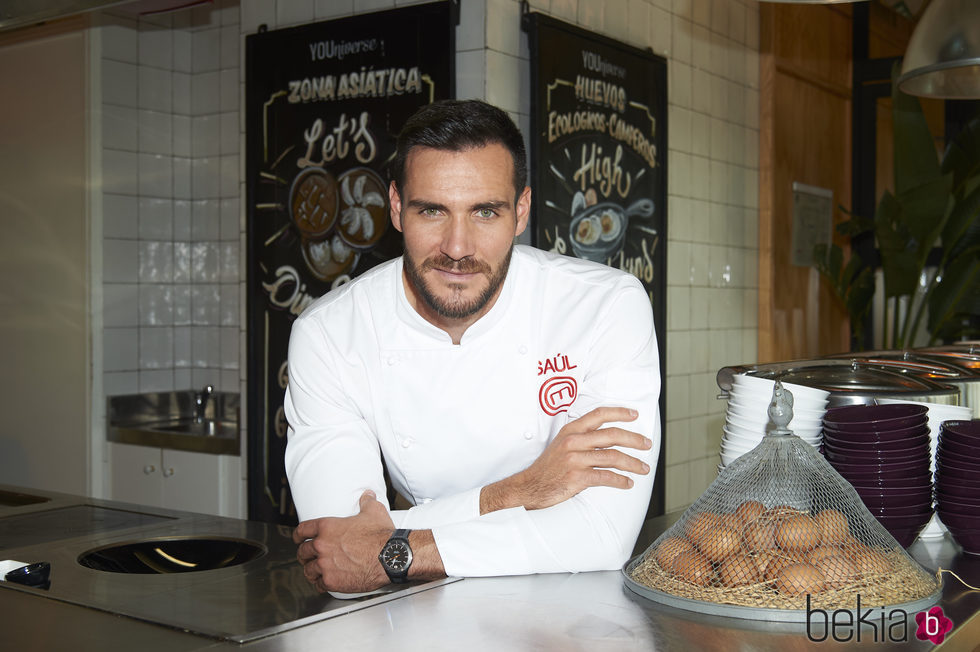 Saúl Craviotto con su chaquetilla de 'Masterchef Celebrity'