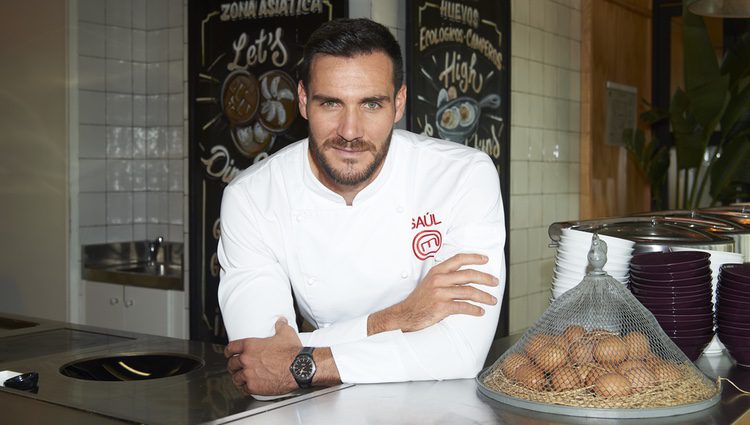 Saúl Craviotto con su chaquetilla de 'Masterchef Celebrity'