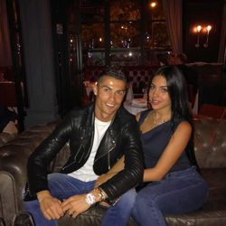 Cristiano Ronaldo y Georgina Rodríguez disfrutando de una cena