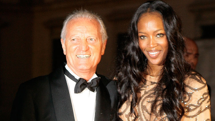 Santo Versace con Naomi Campbell en 'Thank you Gianni with love'