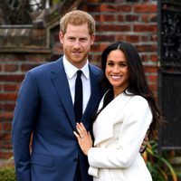 Foto del posado oficial del Príncipe Harry de Inglaterra y Meghan Markle