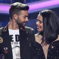 Agoney cantando con Beatriz Luengo en la Gala 5 de 'OT 2017'