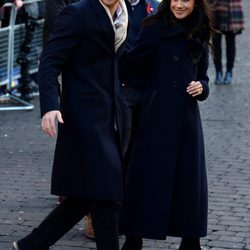 Meghan Markle y el Príncipe Harry en su primer acto público tras comprometerse