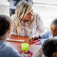 Máxima de Holanda visita proyectos solidarios en Sint Maarten