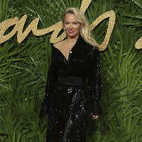 Pamela Anderson en los British Fashion Awards 2017