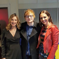 Paula Echeverría con Ed Sheeran y una amiga en Los 40 Principales