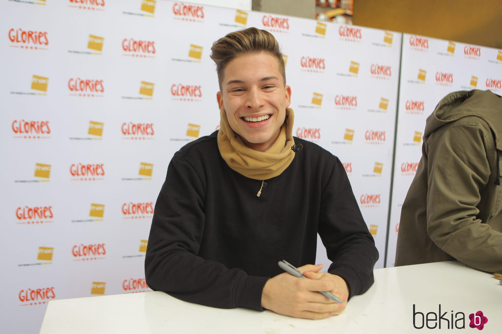 Raoul en la firma de discos de 'OT 2017' en Barcelona