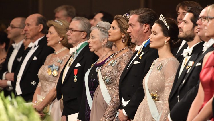 La Princesa Magdalena de Suecia, el Príncipe Carlos Felipe, Sofia Hellqvist y otros miembros de la familia Real en los Premios Nobel 2017